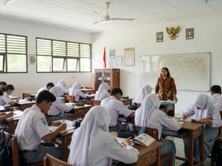 Sekolah Daring April 2026, Sampai Kapan Berlaku? Alasan Pemerintah, dan Dampak yang Perlu Dipahami