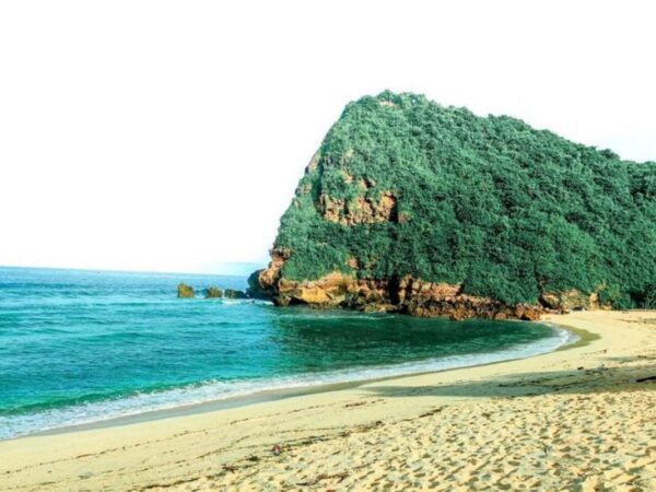 Liburan Setelah Lebaran, Wisatawan Lokal Padati Pantai Teluk Lombok, Pengamanan Diperketat